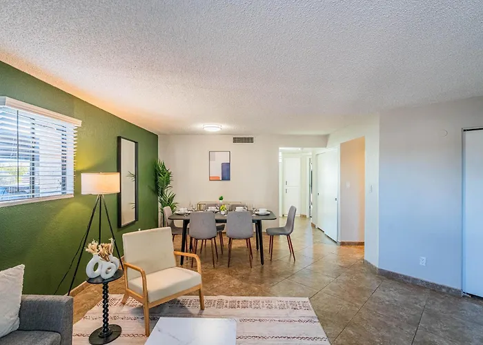 Apartment Near Casino Pool Gym Balcony Parking Washer Dryer
