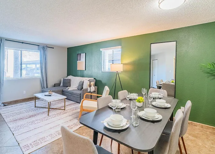 Apartment Near Casino Pool Gym Balcony Parking Washer Dryer