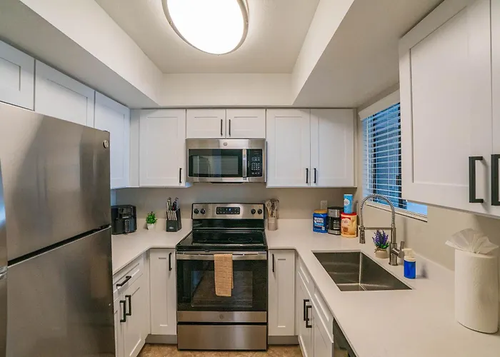 Near Casino Pool Gym Balcony Parking Washer Dryer Apartment *