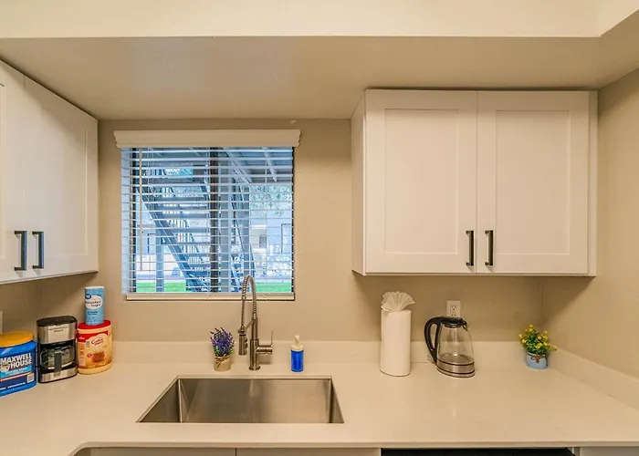 Apartment Near Casino Pool Gym Balcony Parking Washer Dryer Scottsdale